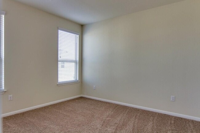 Building Photo - 3240 E Whitestone Blvd