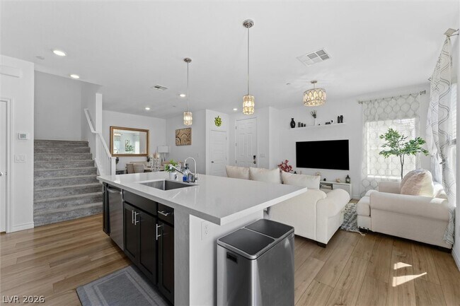 Building Photo - 237 Callen Falls Ave