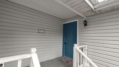 Building Photo - Chisle Run- 2 bedrooms and 1.5 bathrooms