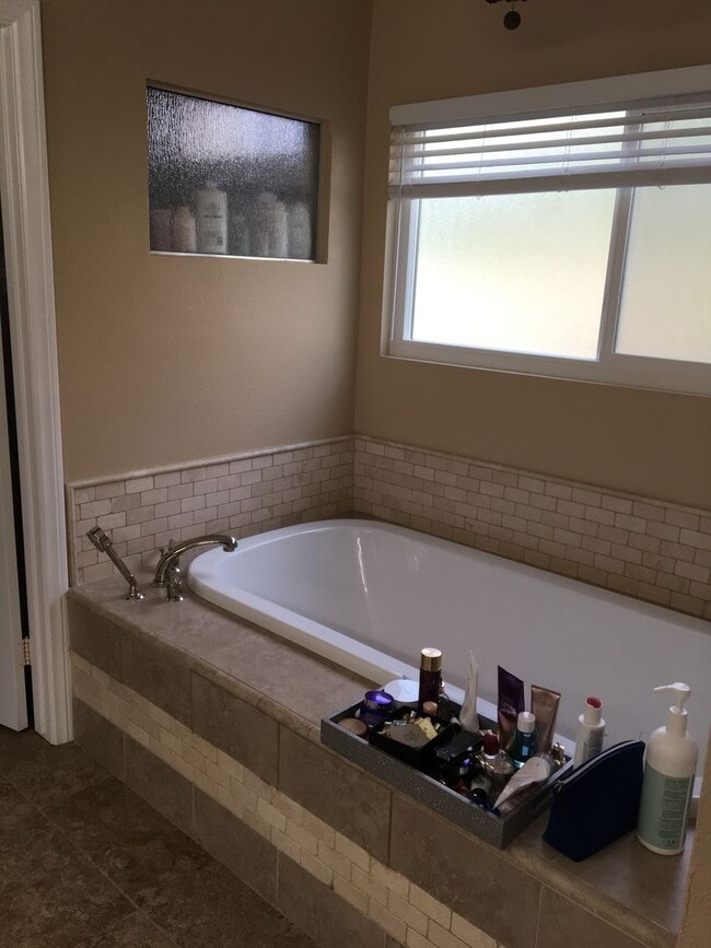 Building Photo - 4BD 2.5BA House located in Vineland Hills of Poway