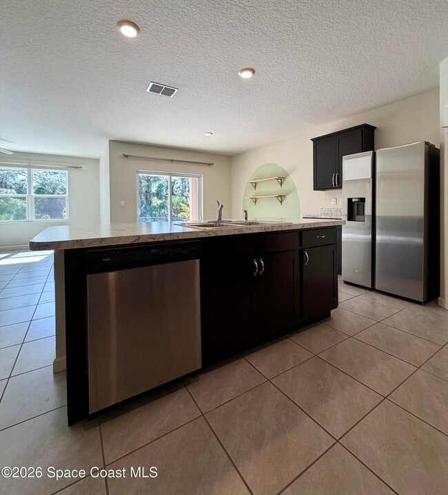 Building Photo - 282 Heritage St SW