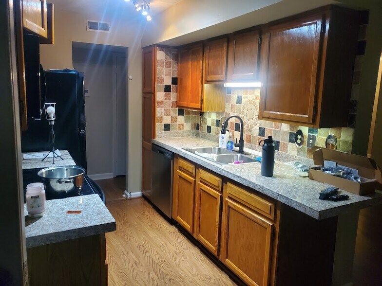 Building Photo - 509 Glenleaf Dr