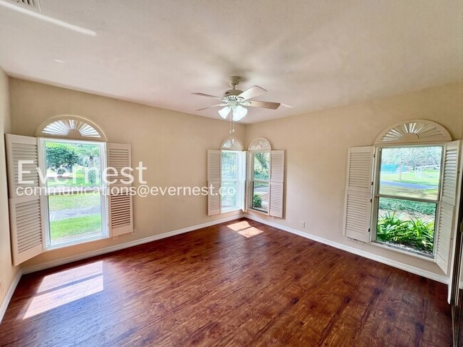 Building Photo - Spacious Living with Pool & Fitness Center Access | Available Now!