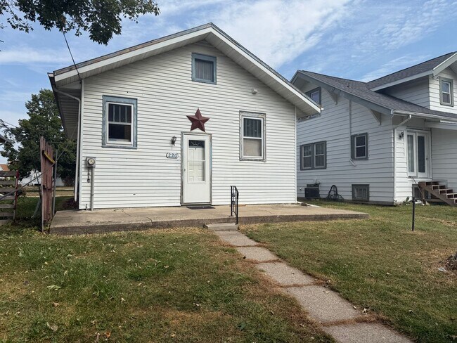 Building Photo - Charming 2 Bedroom, 1 Bath House for Rent ...