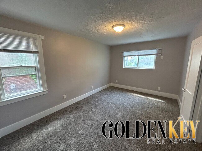 Building Photo - 15745 Cherrylawn St