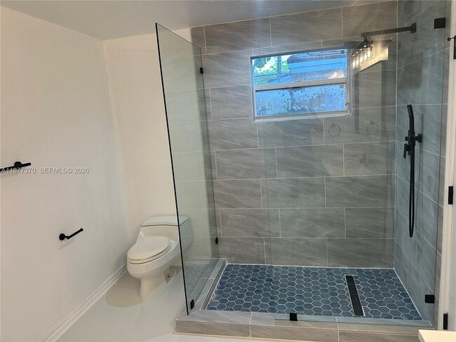 Building Photo - 725 Navarre Ave