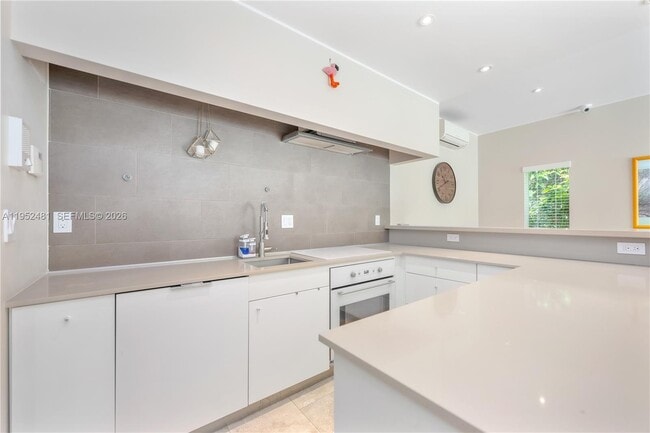 Building Photo - 472 Minola Dr