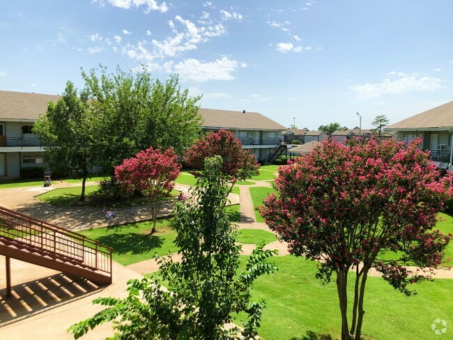 Beautiful Courtyard - Midtown Reserve Apartments