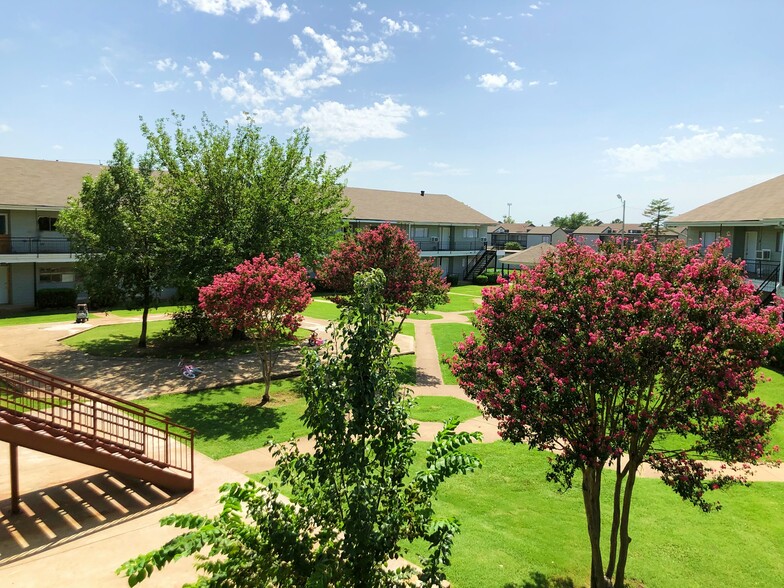 Beautiful Courtyard - Midtown Reserve Apartments