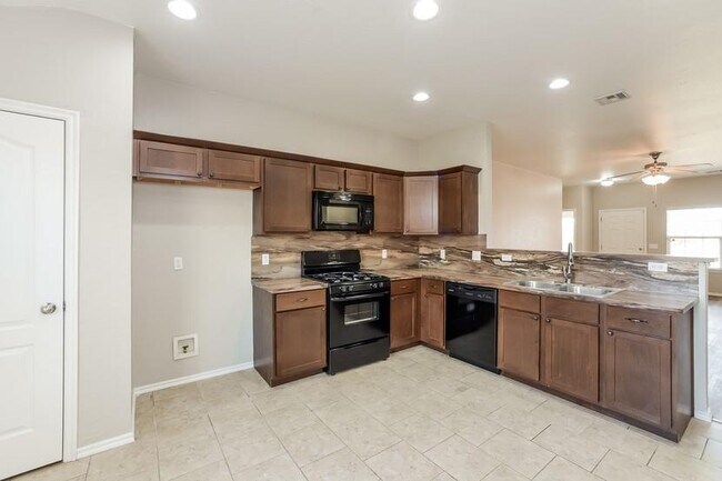 Building Photo - 2110 Bradford Ln