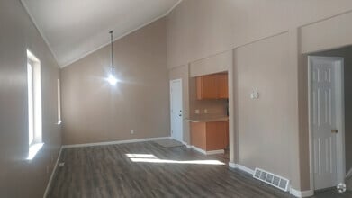 Building Photo - Heights remodeled 3 bedroom, 2 bath with 1...