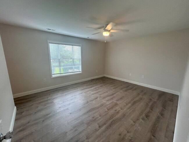 Building Photo - First floor 2 bedroom/2 bathroom condomini...