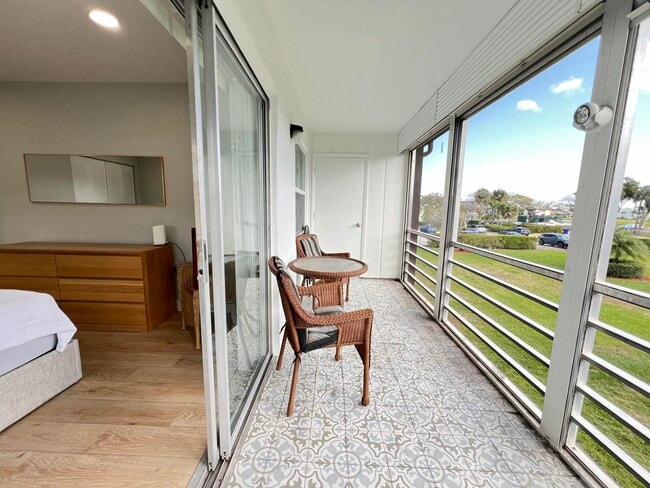 Building Photo - 698 Normandy Ln