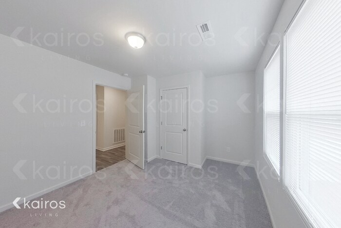 Building Photo - 205 Zachary Ln