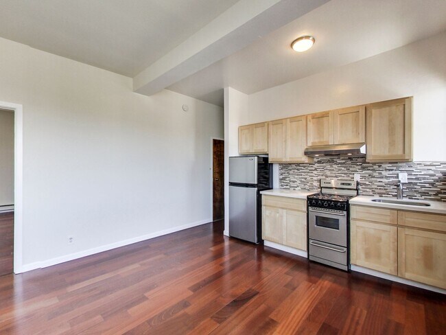 Primary Photo - 2228 Union St