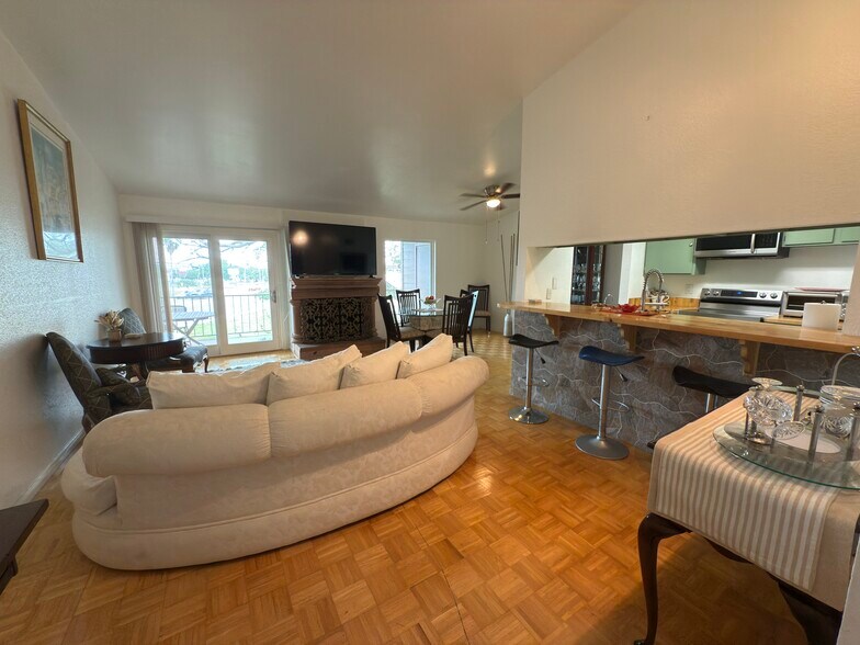 Living Area - 2901 Central Blvd