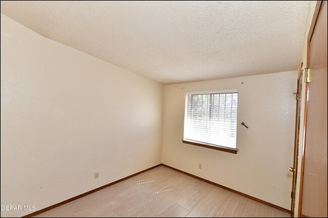 Building Photo - 4872 Maureen Cir