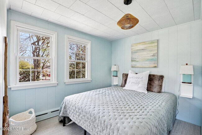 Building Photo - 1850 Fernwood Rd