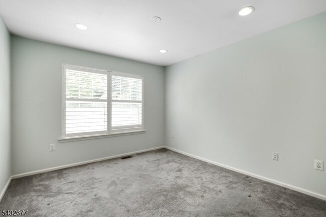 Building Photo - 8 Hopkinson Ct