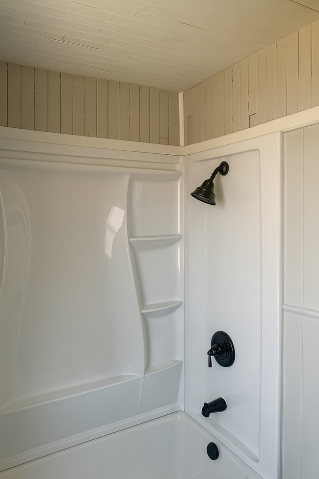 Building Photo - Charming 2BR Home Near Lake Erie – $1,149/...