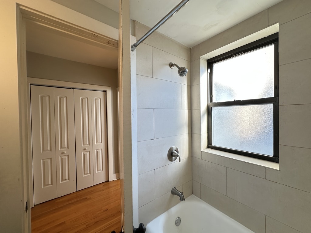 Building Photo - 623 W Patterson Ave