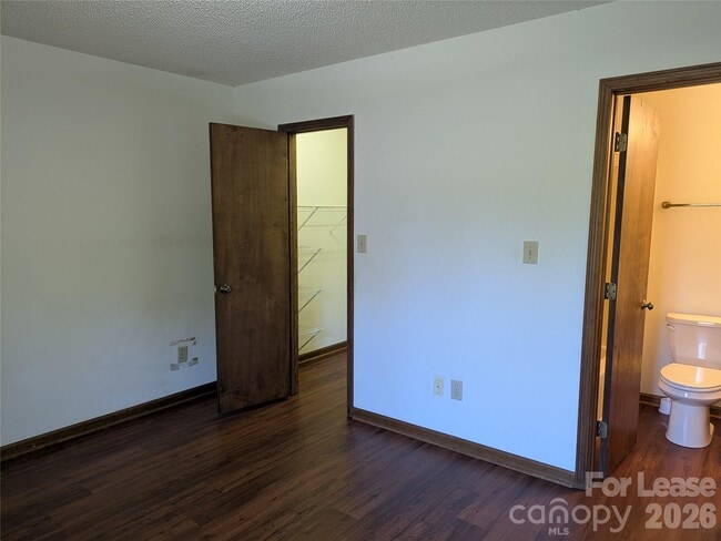 Building Photo - 119 Birdie Ct