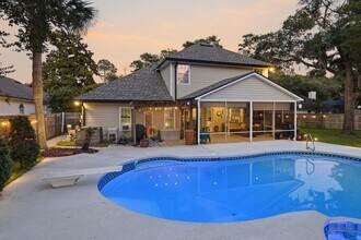 Building Photo - Pool Home
