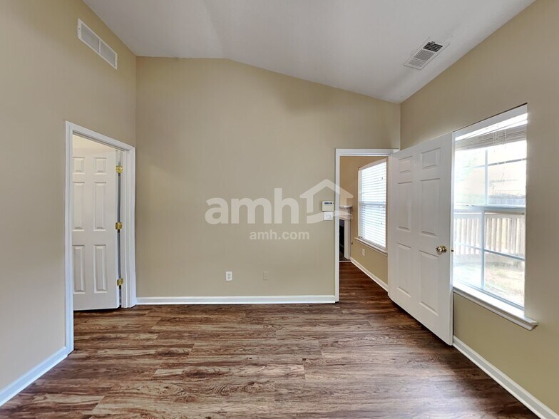 Building Photo - 2135 Beckenham Pl