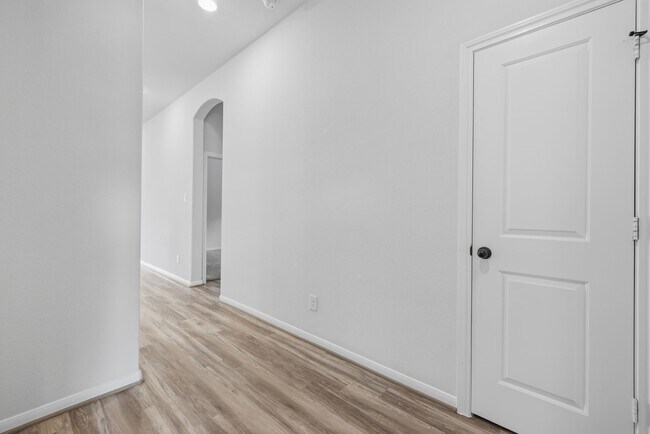 Building Photo - 31115 Albany Brook Ln
