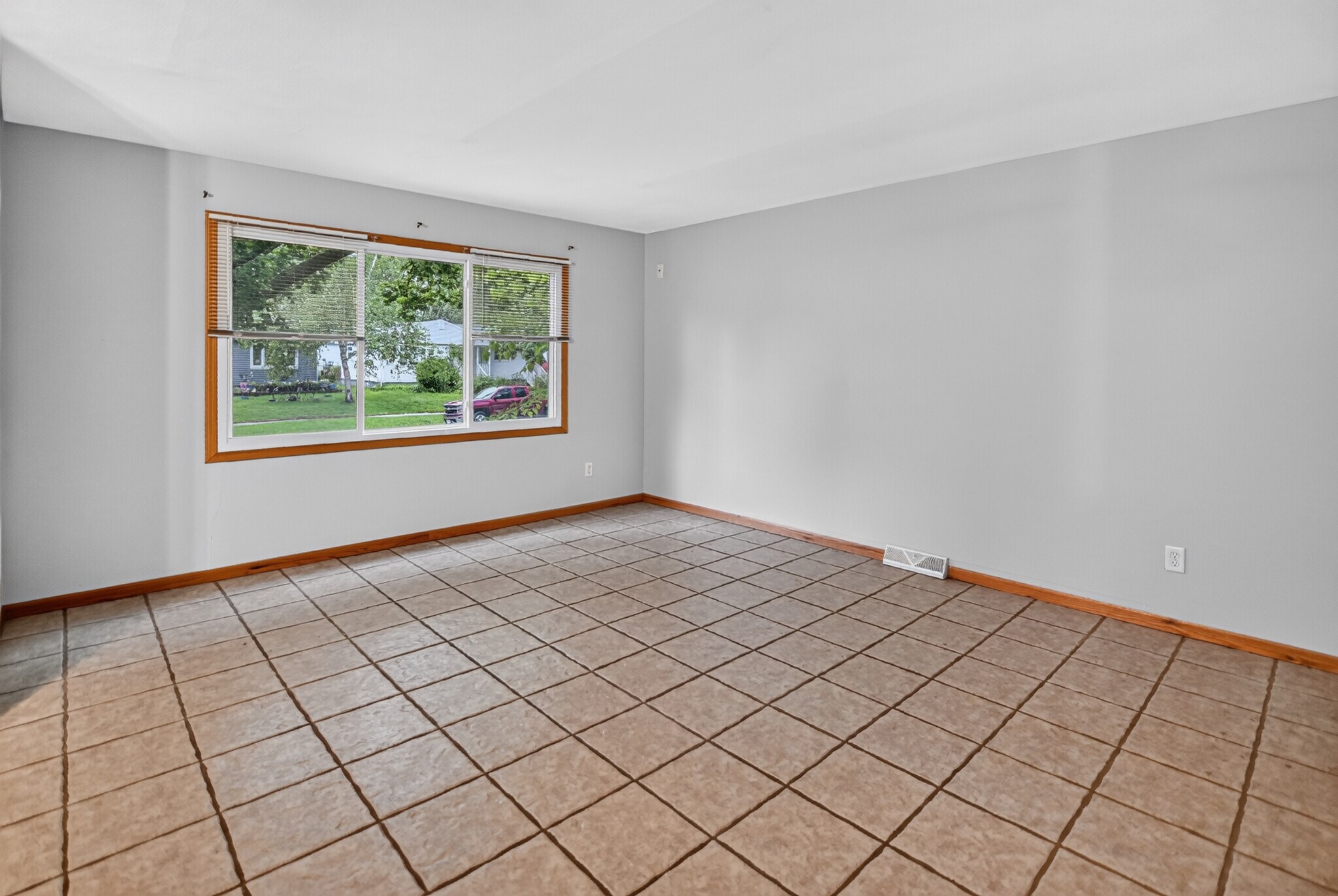 Building Photo - 202 Silver Road