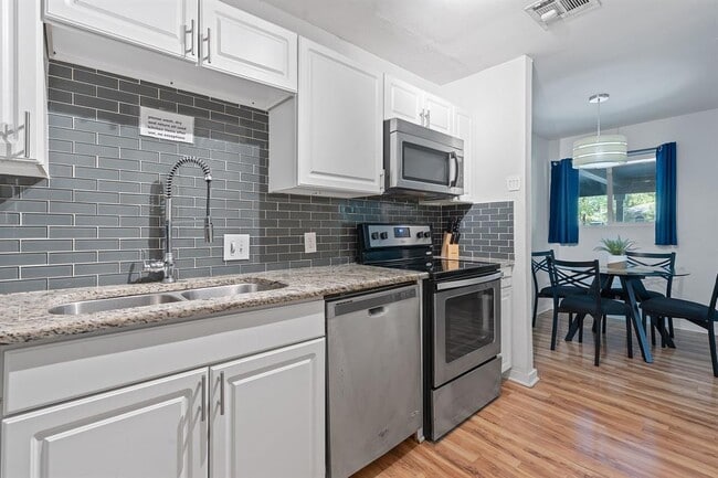 Building Photo - 2603 Parker Ln