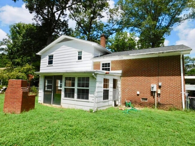 Building Photo - 818 S Park Dr