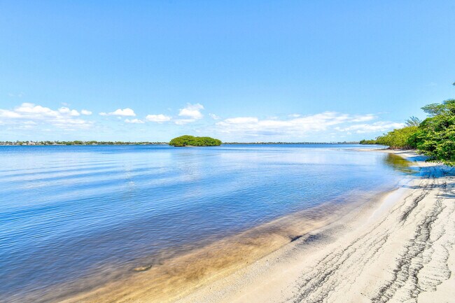 Building Photo - 3440 S Ocean Blvd