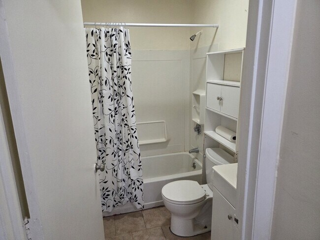 Building Photo - 19 Lunenburg St