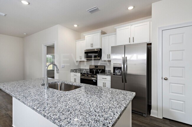 Building Photo - 13330 Shea Cir
