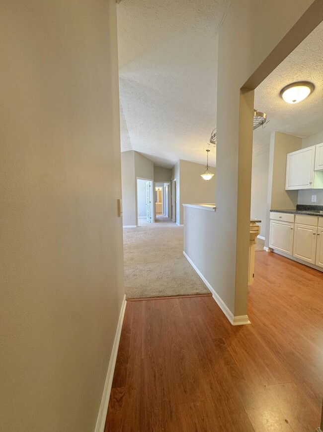 Building Photo - 6829 Meadow Creek Dr