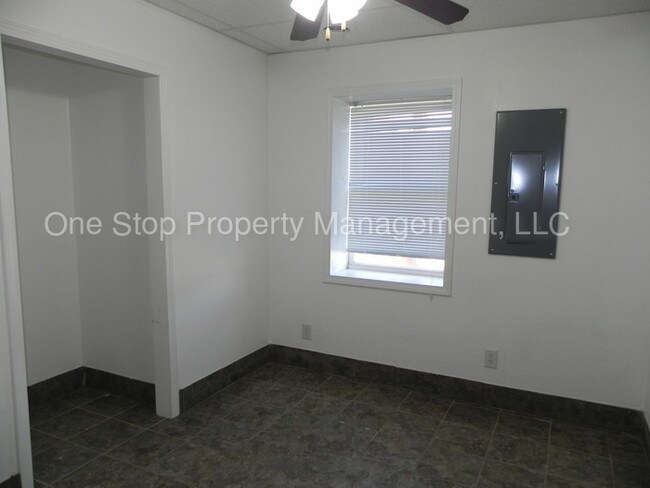 Building Photo - 2304 Englewood Ct