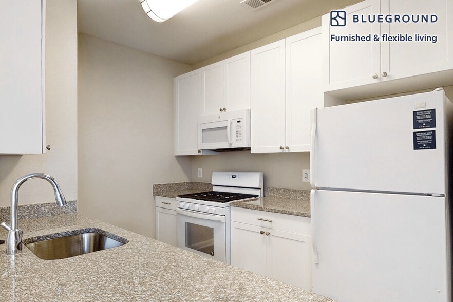 Building Photo - 2350 26th Ct S