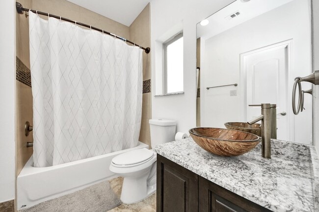 Building Photo - 146 Carson Ct