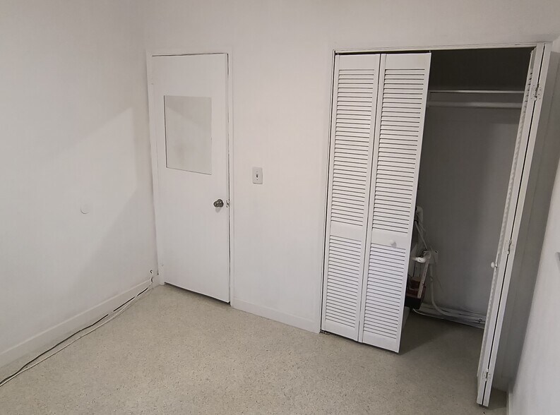 Building Photo - 4900 SW 28th Ter
