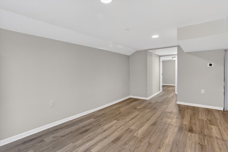 Building Photo - 586 Oakside Dr SW