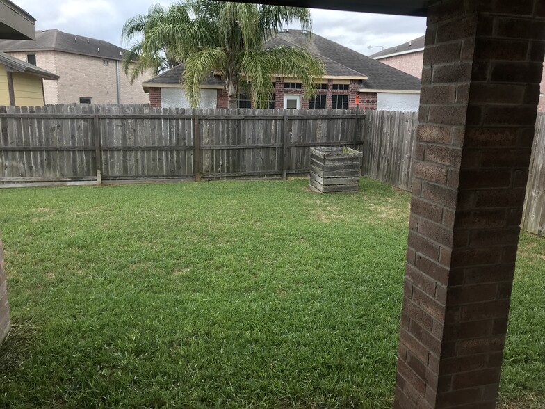 Back Yard - 2909 Alice Ln