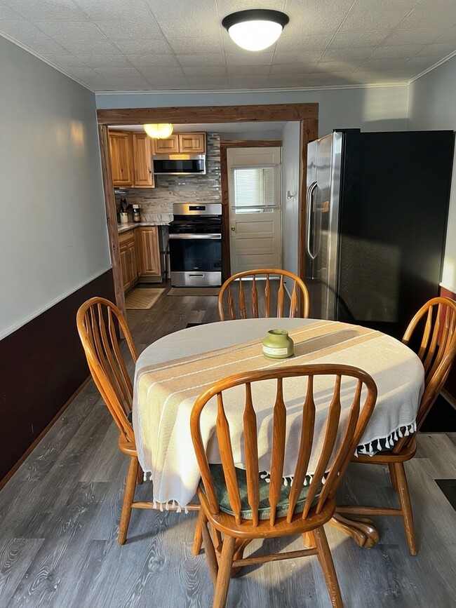 Building Photo - 300 N Madison St