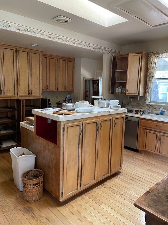 Building Photo - Large Home with RV access located in Auburn