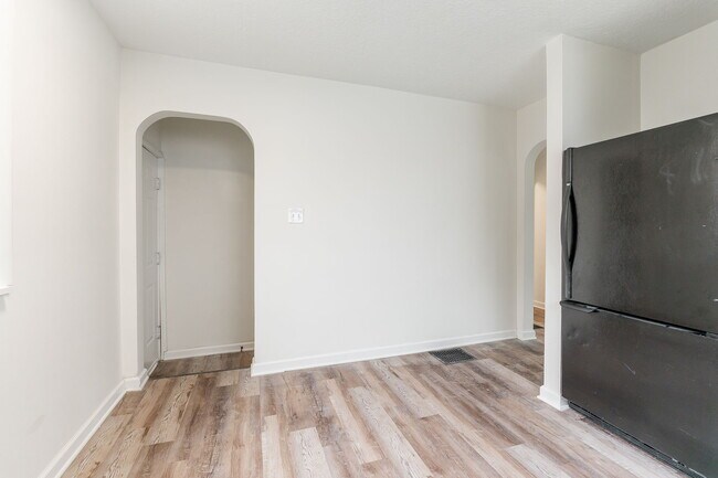 Building Photo - 2243 Safford Ave