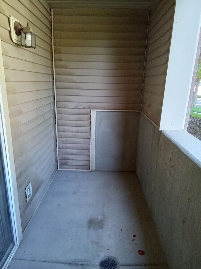 Building Photo - Willow Springs Condo