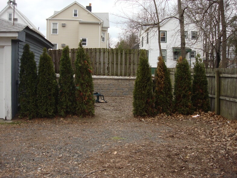 Building Photo - 216 Denison St