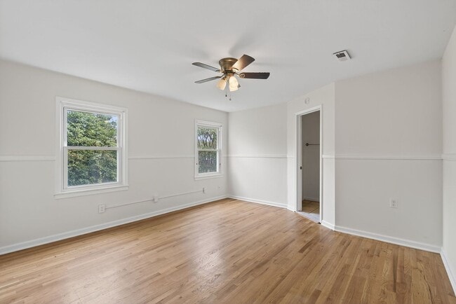 Building Photo - Lakeville Estates