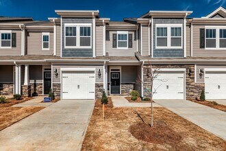 Building Photo - AVAILABLE NOW, Beautiful Greer home! PRICE REDUCTION, OFFERING ONE FULL MONTH RENT FREE!!