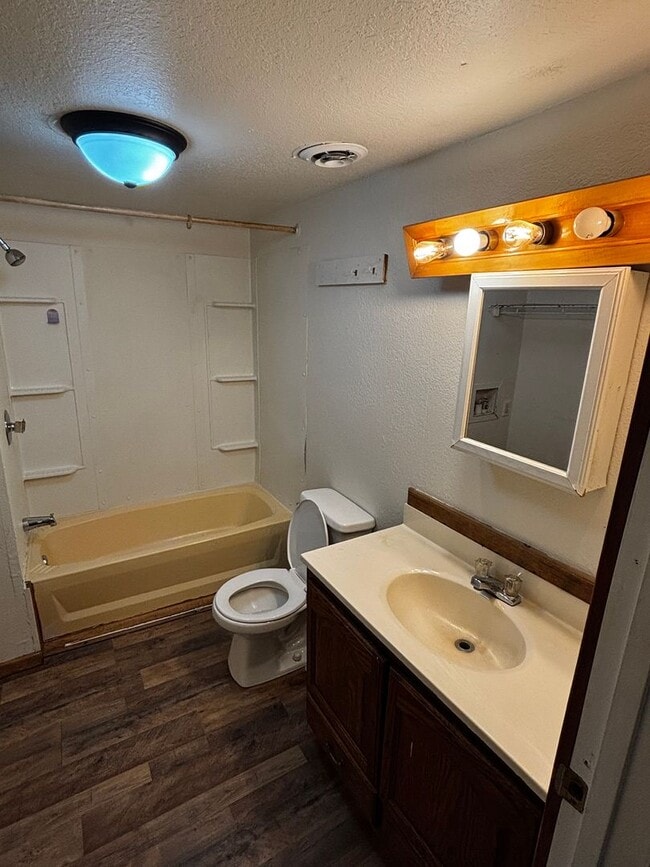 Building Photo - END OF MARCH SPECIAL.. HALF DEPOSIT IF LEASE IS SIGNED IN MARCH 2 BEDROOM 1 BATH